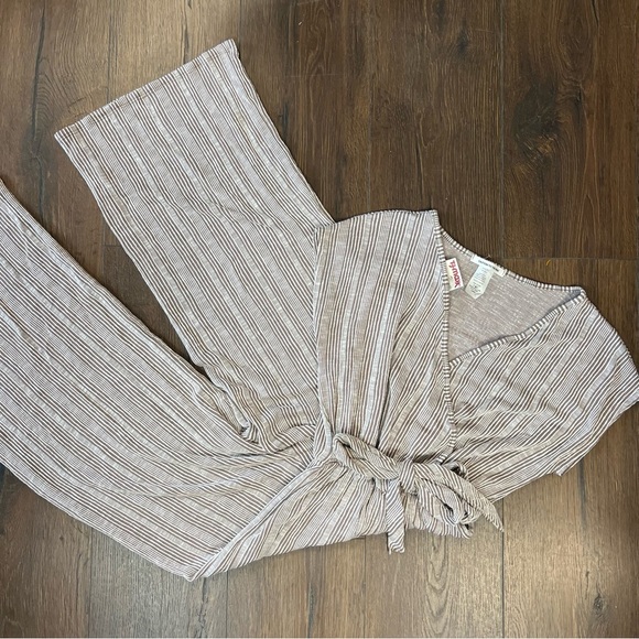 🆕 Caution to the wind romper SZ LG - Picture 1 of 5